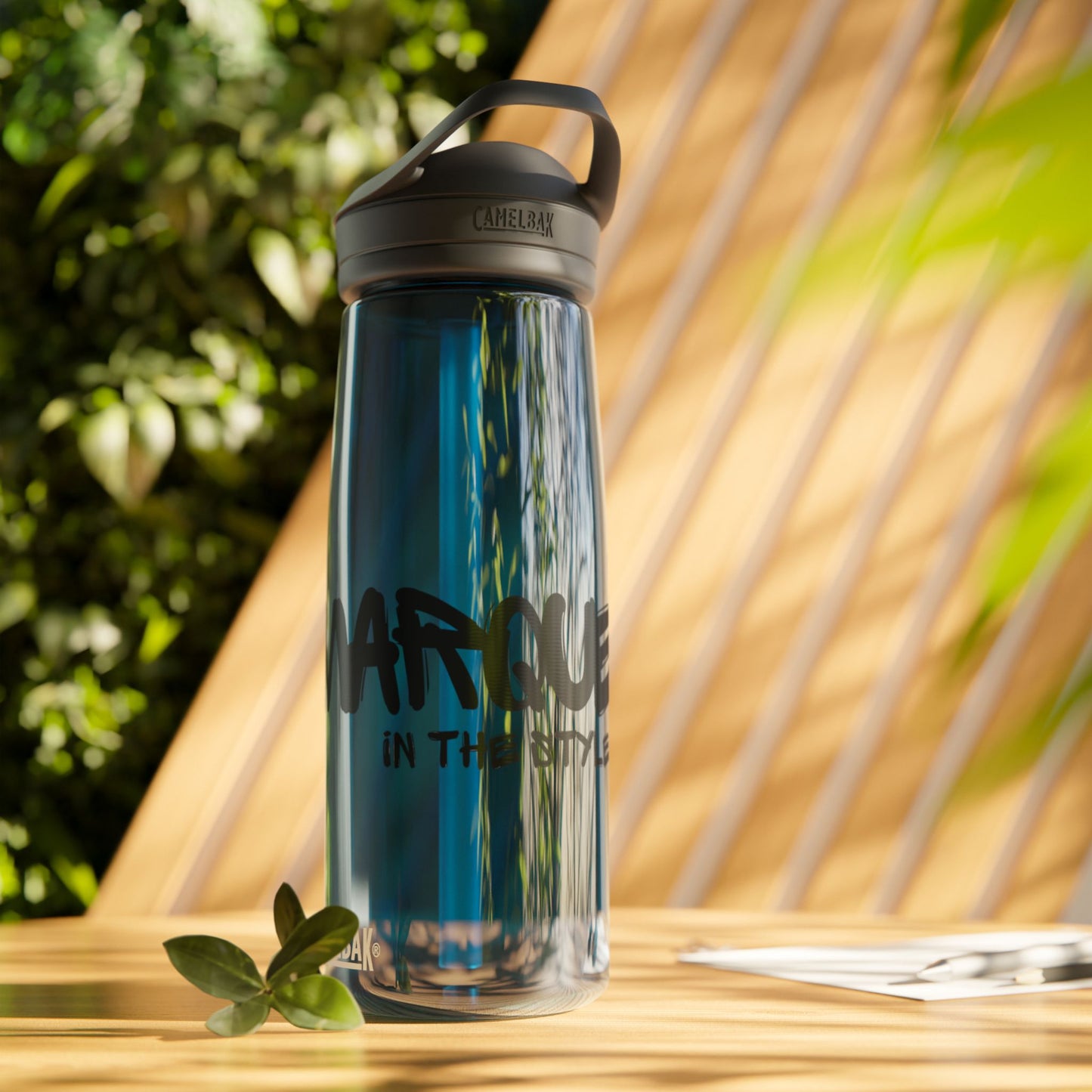 Elegante botella de agua CamelBak - 20oz / 25oz - Perfecta para estilos de vida activos e hidratación