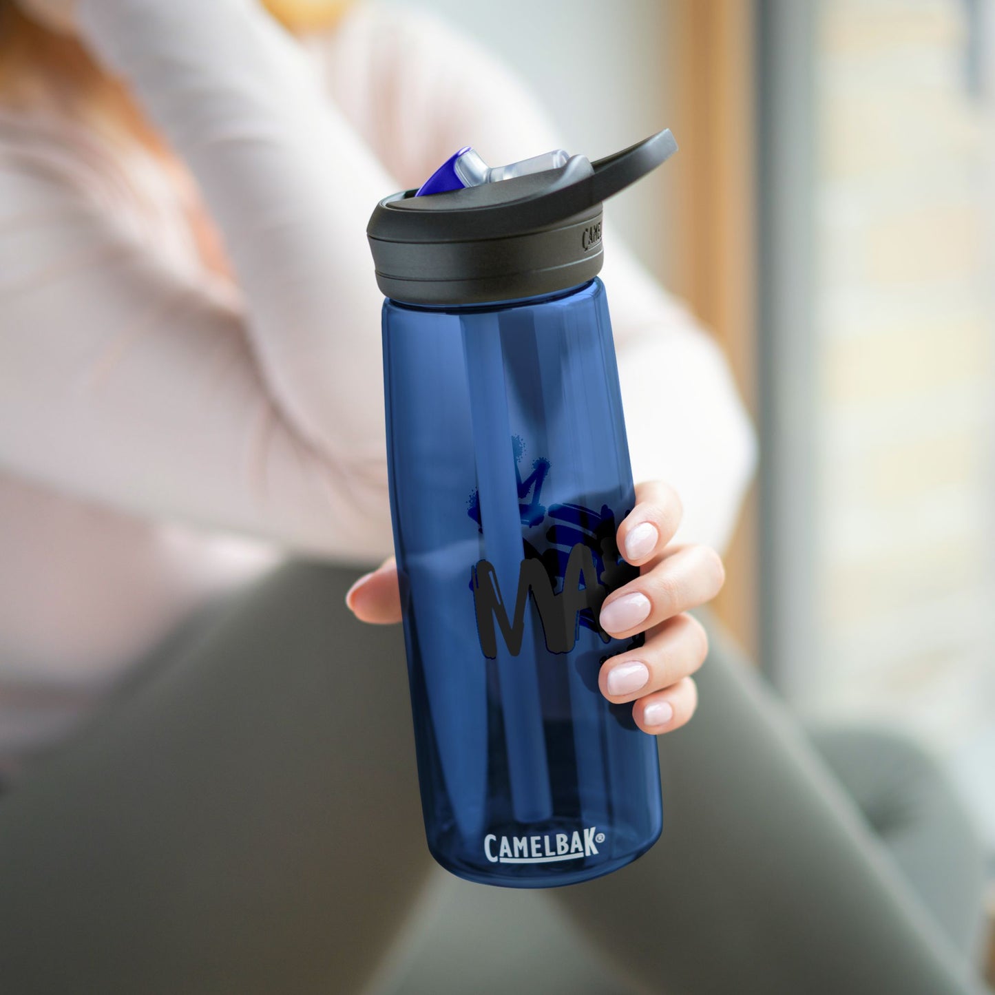 Elegante botella de agua CamelBak - 20oz / 25oz - Perfecta para estilos de vida activos e hidratación